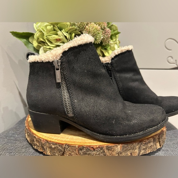 Lucky Brand Women’s Basel Sherpa Lined Black Suede Booties Size 5 - Picture 2 of 8